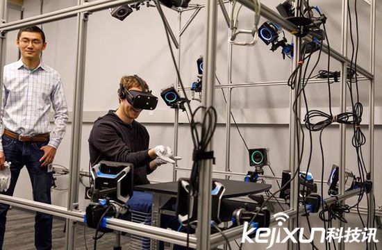 Oculus打造VR手套 將取代VR手柄控制?