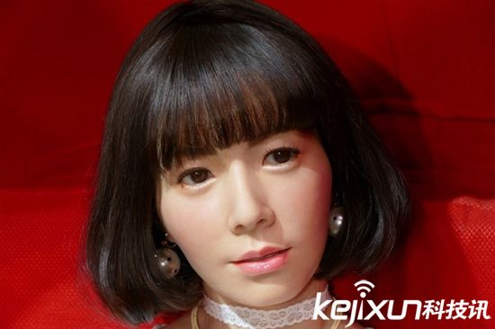 日本Android“U”美女機(jī)器人 自主學(xué)習(xí)顏值頗高