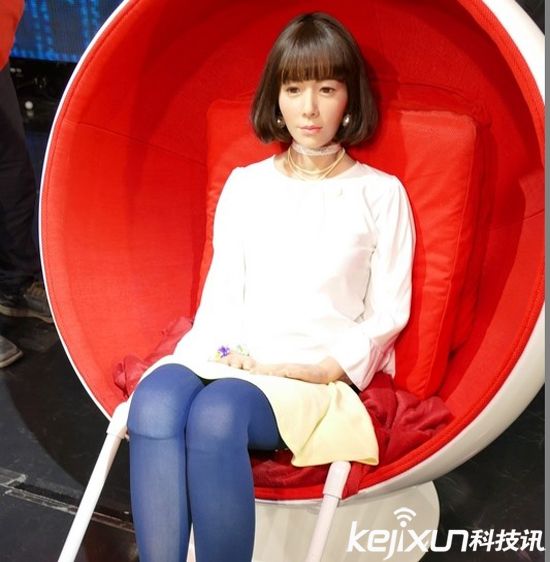 日本Android“U”美女機(jī)器人 自主學(xué)習(xí)顏值頗高