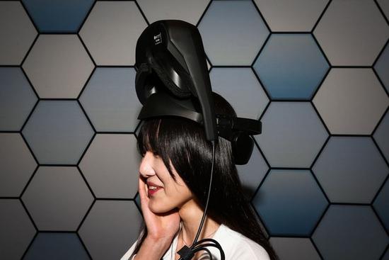 完爆HTC Vive？新款LG VR頭顯亮相MWC