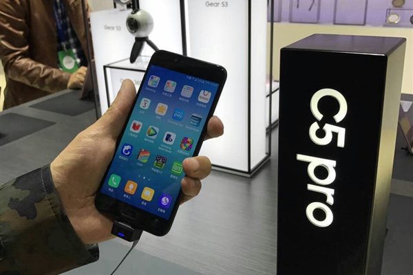 三星C5 Pro配置怎么樣 三星C5 Pro與C7 Pro區(qū)別對(duì)比