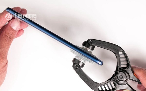 榮耀V9后蓋怎么打開？榮耀V9后蓋拆解圖文教程