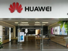 春季草木綠，華為授權體驗店變新裝