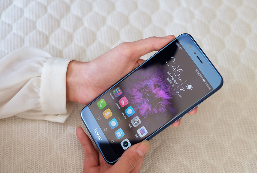 尷尬了 華為榮耀V9雙攝VR很好玩玩王者榮耀卻...