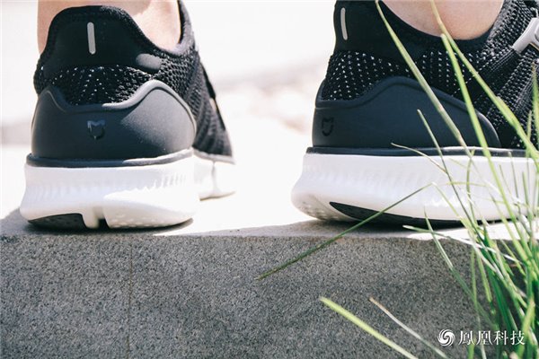 小米旗下米家智能運動鞋上腳