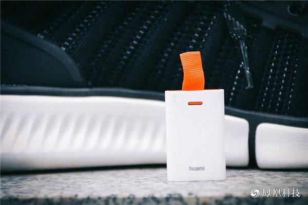 小米旗下米家智能運動鞋上腳