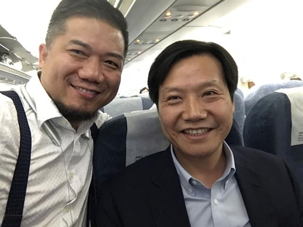 頭等艙網友經濟艙偶遇雷軍:被這一幕驚到了