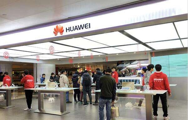 華為開啟服務體驗月:走心了!到店免費貼膜保養