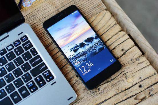 性價比完勝小米！雙攝+6G超強千元機