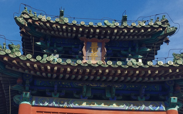 100%放大后牌匾上的字依然清晰可見