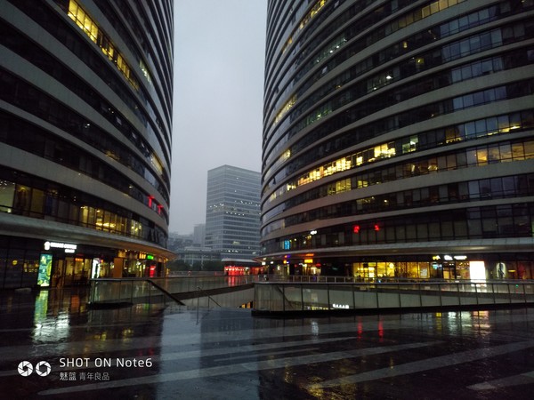 魅藍Note6夜景樣張