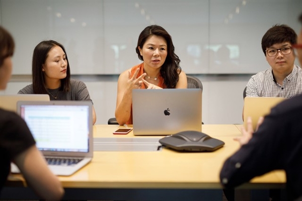 蘋(píng)果中國(guó)女老大現(xiàn)身上海：與中國(guó)員工面對(duì)面交流