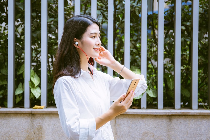 魅藍EP52美女體驗圖賞 魅藍EP52耳機如何？