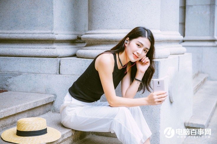 魅藍EP52耳機如何？魅藍EP52美女體驗圖賞