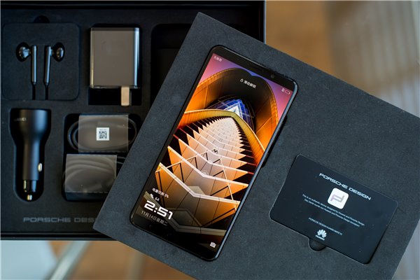 華為Mate10保時(shí)捷設(shè)計(jì)上手：顏值大贊