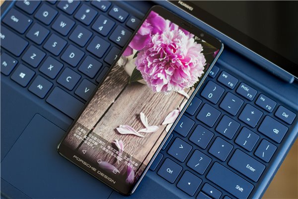 華為Mate10保時(shí)捷設(shè)計(jì)上手：顏值大贊