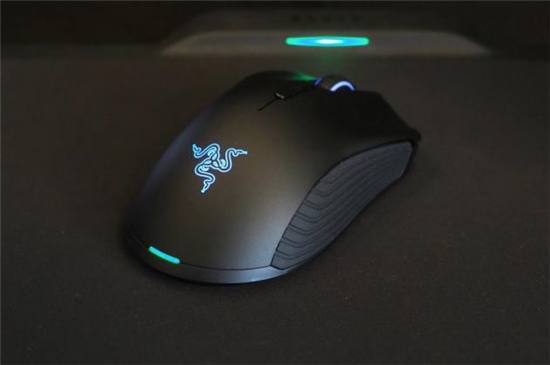 雷蛇在CES 2018展示無線充電鼠標(biāo) 靠鼠標(biāo)墊提供電力