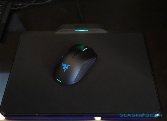 雷蛇展示無線充電鼠標 靠鼠標墊提供電力