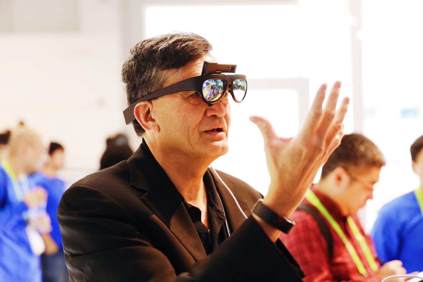 Rokid發布AR眼鏡新品 支持人臉識別手勢識別等功能