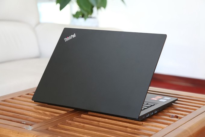輕薄商務(wù)本 ThinkPad E480筆記本圖賞
