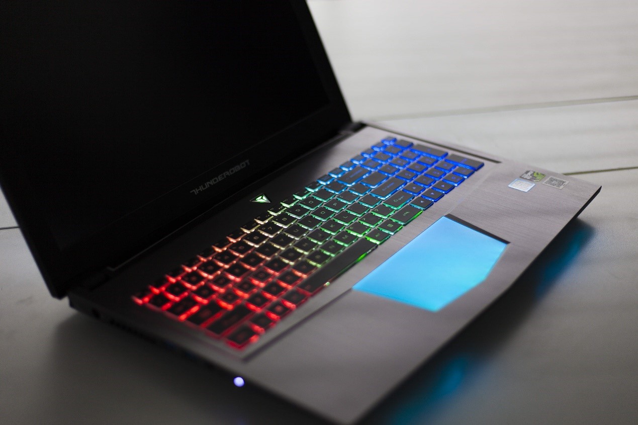 雷神Dino游戲本評測:大吉大利,今晚吃雞