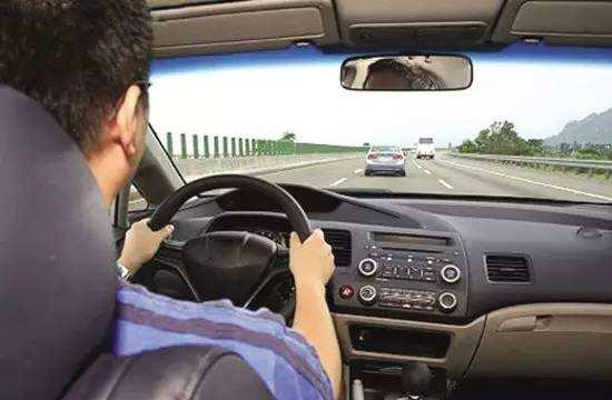 新手必看的12個(gè)超實(shí)用開車技巧 看完你也可以成為高手!