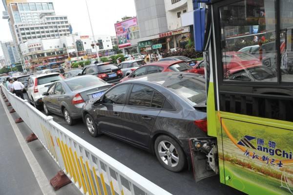 新手必看的12個(gè)超實(shí)用開(kāi)車(chē)技巧 看完你也可以成為高手!