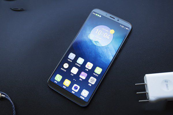 2000元左右的手機(jī)哪個(gè)好 八款值得買(mǎi)的2000左右的手機(jī)推薦