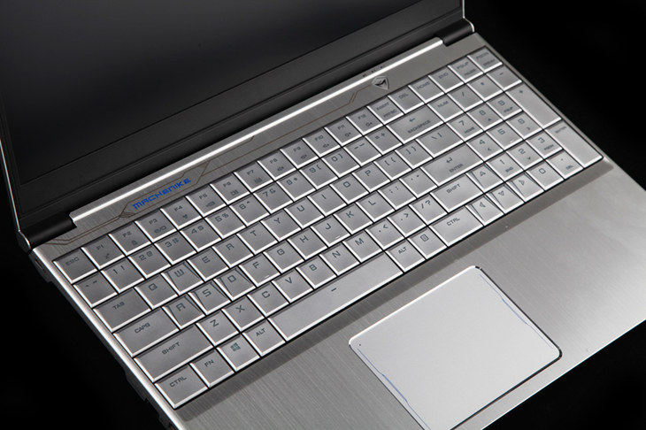 炫酷外觀兼?zhèn)湫阅?機(jī)械師F117-B游戲本圖賞