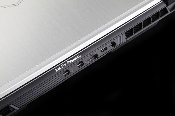 炫酷外觀兼?zhèn)湫阅?機(jī)械師F117-B游戲本圖賞