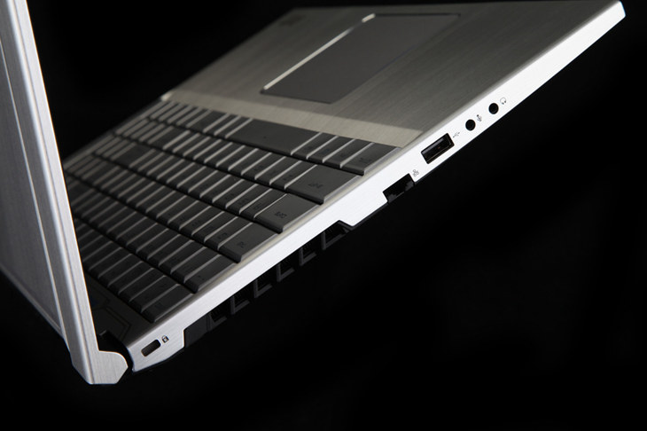 炫酷外觀兼?zhèn)湫阅?機(jī)械師F117-B游戲本圖賞