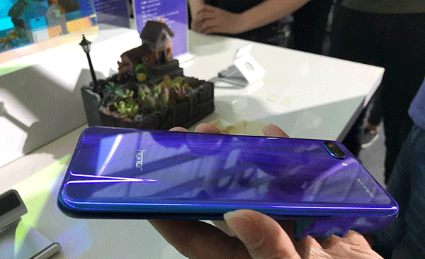 榮耀10配置怎么樣 榮耀10參數和真機圖賞