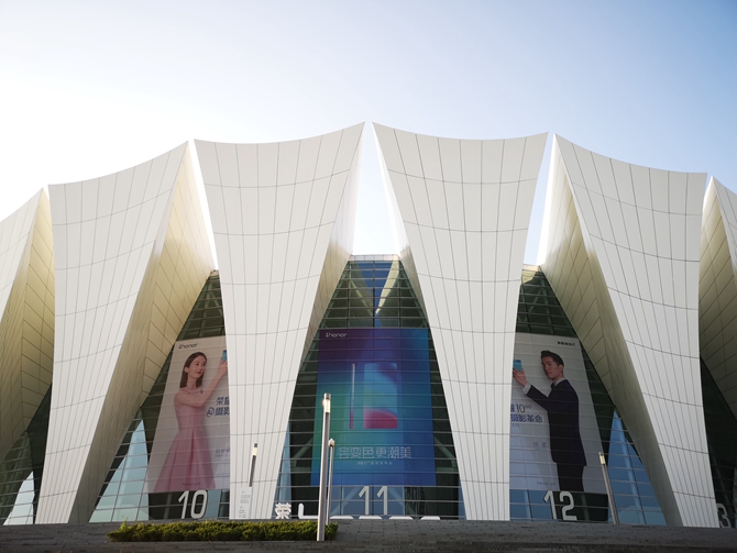 會(huì)變色更潮美 榮耀10發(fā)布會(huì)直播圖文回顧