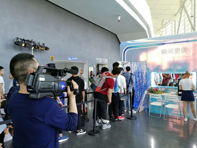 會變色更潮美 榮耀10發布會直播圖文回顧