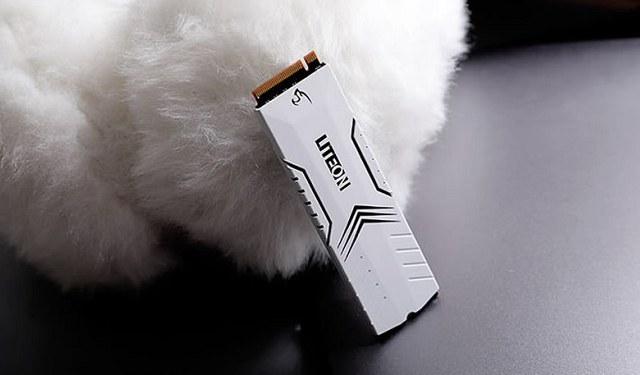 妥妥高端范 萬元級R7 2700X配GTX1080曲面電競顯示器配置推薦