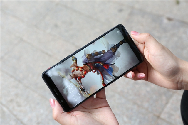 紅魔游戲手機(jī)值得買(mǎi)嗎 努比亞紅魔游戲手機(jī)評(píng)測(cè)