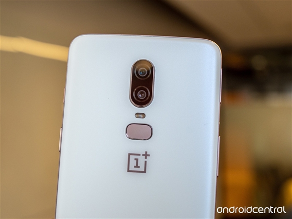 要火！一加6圖賞：6.28寸屏握感舒適