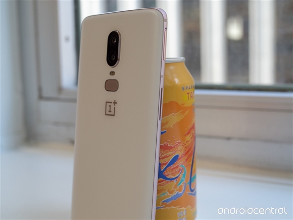 要火！一加6圖賞：6.28寸屏握感舒適