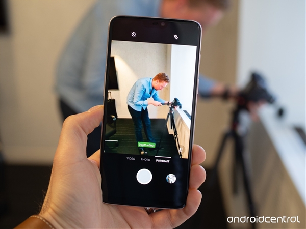 要火！一加6圖賞：6.28寸屏握感舒適