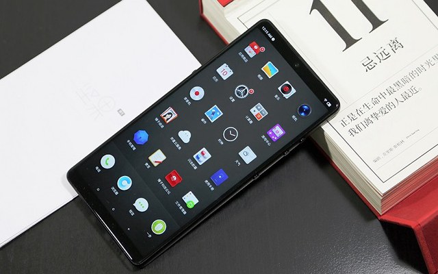 堅果R1白色和黑色哪個好看？堅果R1黑白雙色對比