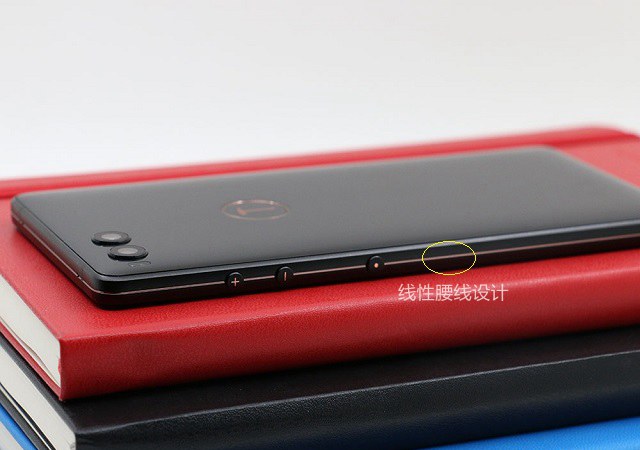 堅果R1白色和黑色哪個好看？堅果R1黑白雙色對比