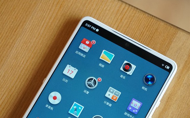 最美白色手機 堅果R1白色開箱圖賞