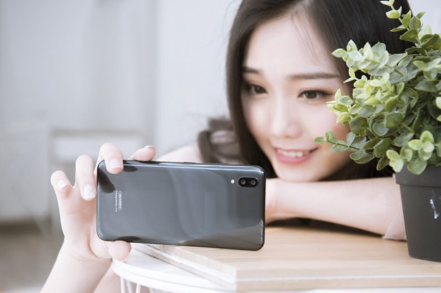 一千五手機(jī)哪款好 各品牌1500左右性價(jià)比最高的手機(jī)推薦