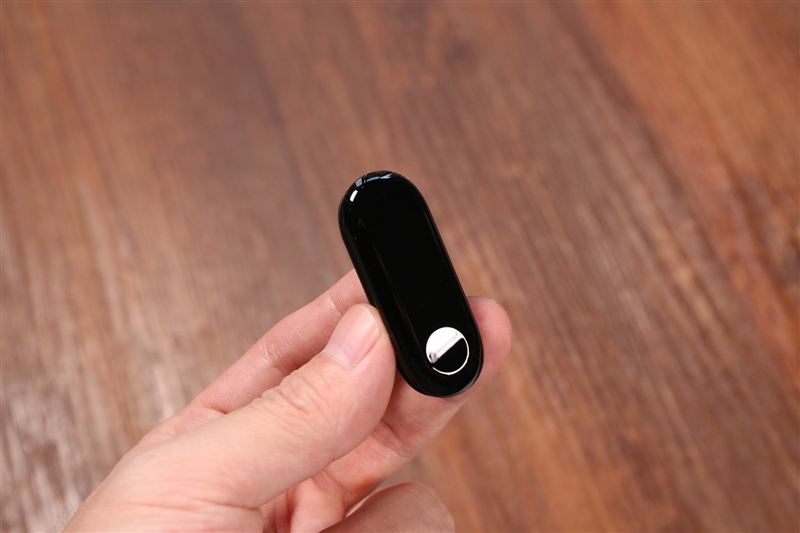 續航超20天!小米手環3評測:大屏幕+50米防水