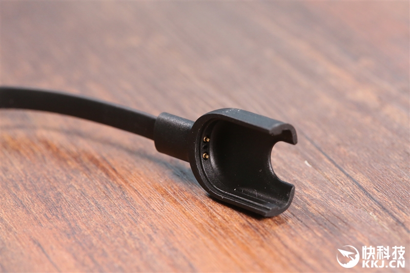 續航超20天!小米手環3評測:大屏幕+50米防水