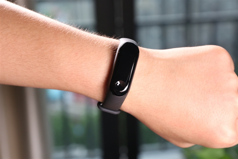 續航超20天!小米手環3評測:大屏幕+50米防水