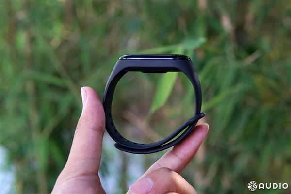 小米手環(huán)3體驗(yàn)：戴上你就絕對(duì)不想摘下來(lái)