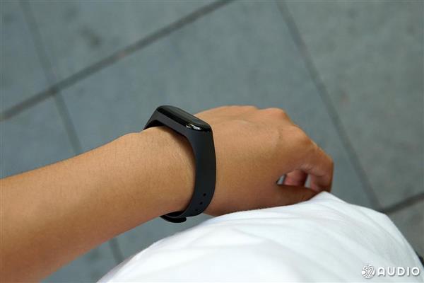 小米手環(huán)3體驗(yàn):戴上你就絕對(duì)不想摘下來(lái)