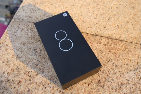 2018最強(qiáng)安卓旗艦!小米8詳細(xì)評(píng)測(cè)