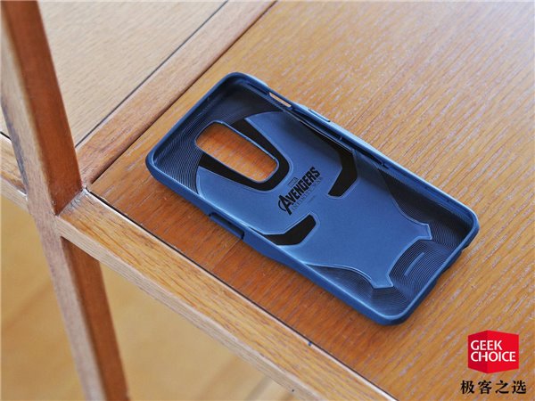 一加6復(fù)聯(lián)版開箱圖賞:隨處可見的復(fù)聯(lián)元素